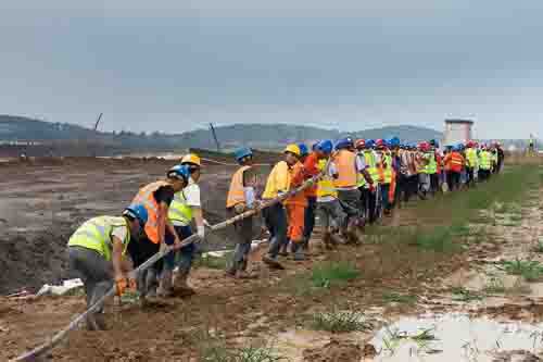 湖中布設百米電纜